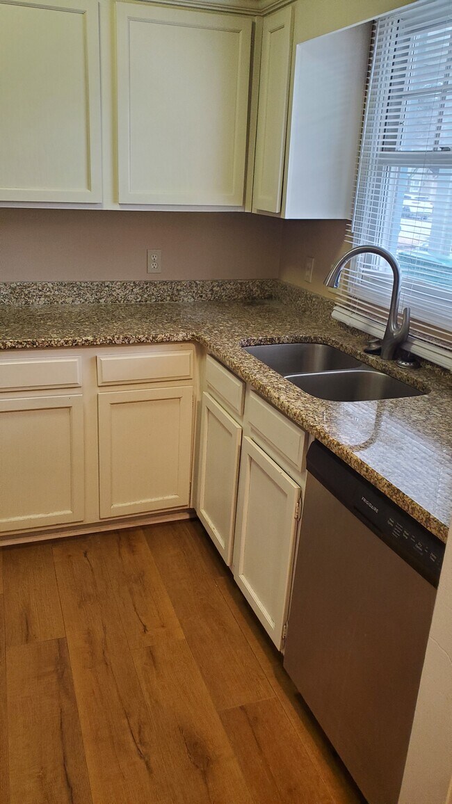 Kitchen - 2 - 2388 Cove Rd