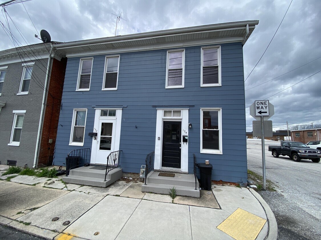 134 E Chestnut St, Hanover, PA 17331 House Rental in Hanover, PA