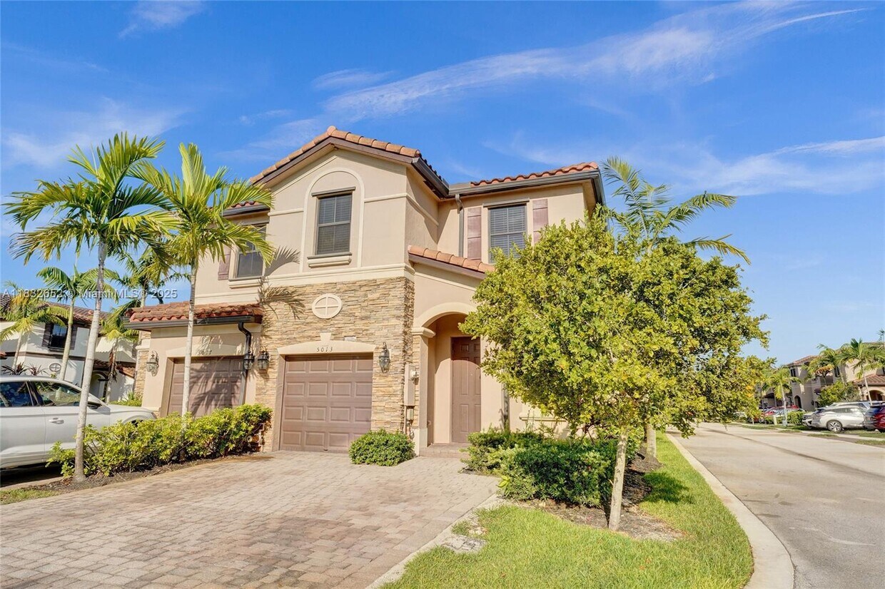 Foto principal - 5013 Vulcan Way