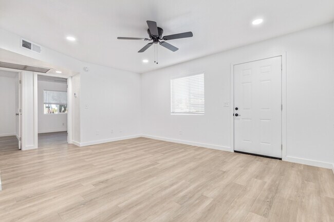 Building Photo - Madison at North Mountains