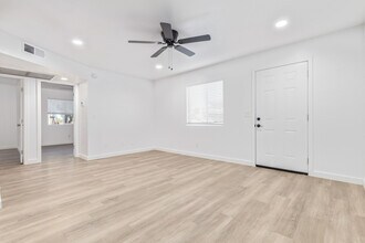 Building Photo - Madison at North Mountains