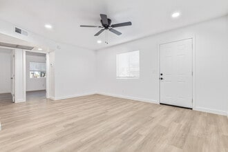 Building Photo - Madison at North Mountains