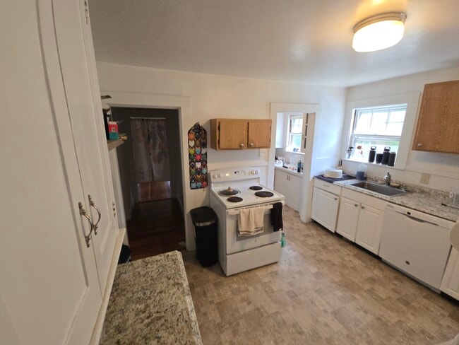 Building Photo - 281 Lowell Ave