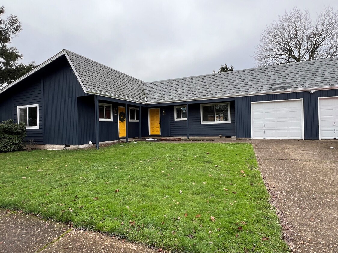Front of property - 490 Lindley Ln