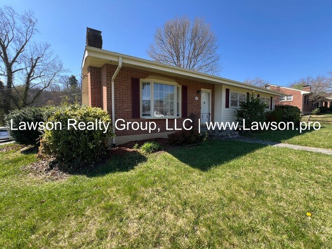 Building Photo - Fantastic Southwest County Brick Ranch