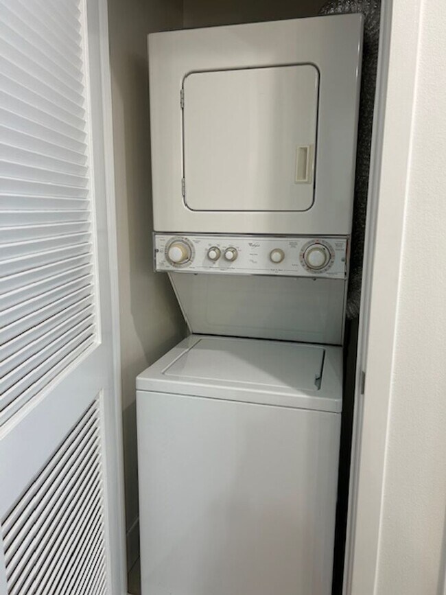 Interior Photo - 801 North