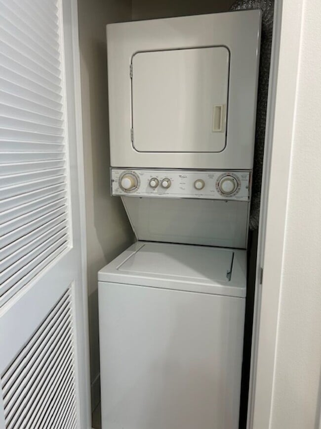 Interior Photo - 801 North