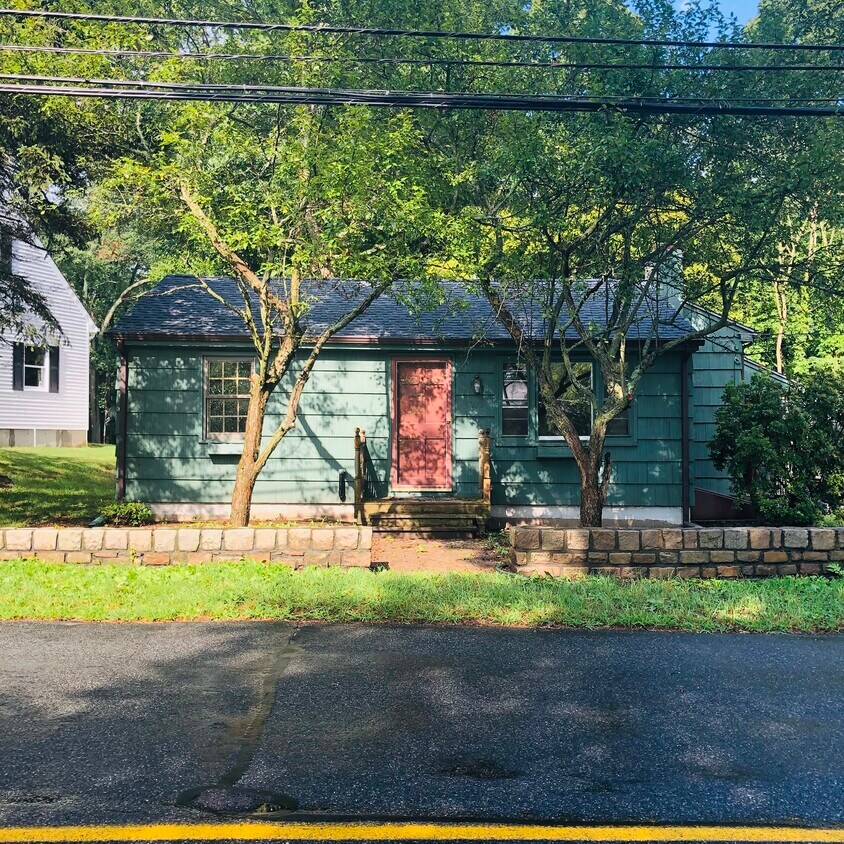 379 Greenhaven Rd, Pawcatuck, CT 06379 House for Rent in Pawcatuck