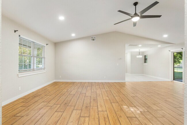 Foto del edificio - 1811 S 148th W Ave