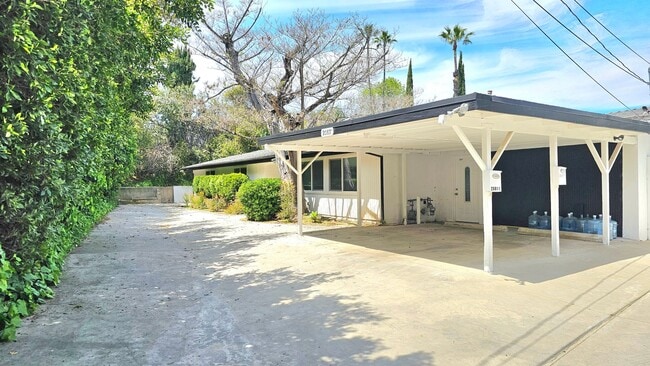 Foto del edificio - Mid Century Modern - 4 Bedroom Carlton Terrace Pool Home
