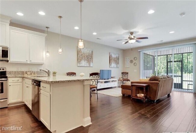 Foto del edificio - 3 br, 2.5 bath Townhome - 244 Lake Lily Dr