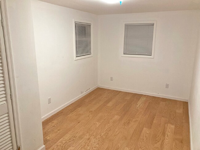 Building Photo - 152 Lakeview Dr