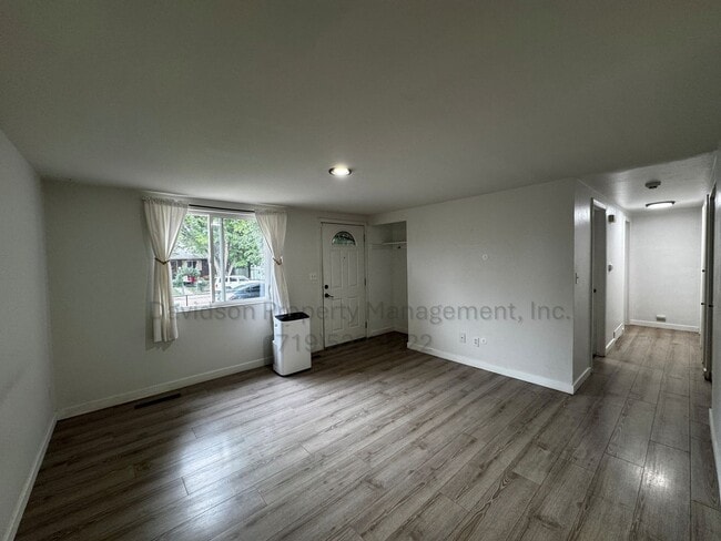 Building Photo - Cozy and Updated 3 Bedroom House in Stratm...