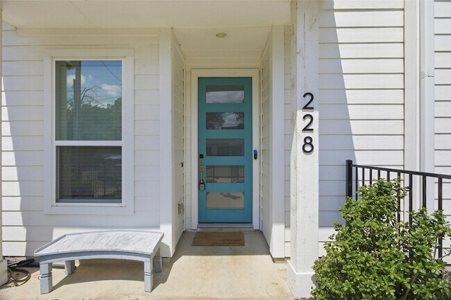 Building Photo - 228 Sunset Ln