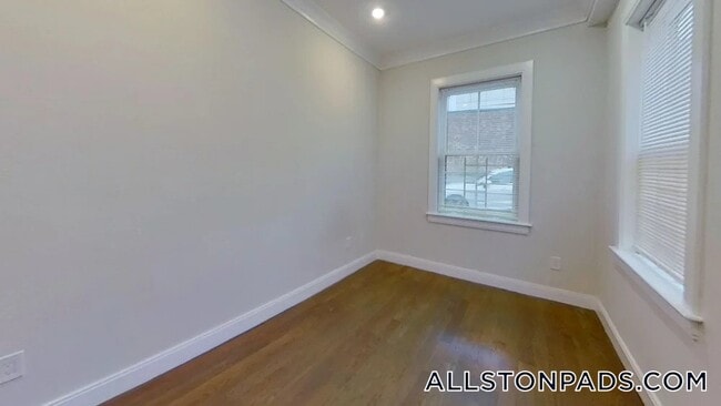 Building Photo - 79 Linden St