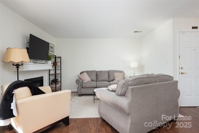 Foto del edificio - 5003 Sharon Rd