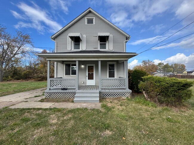 Building Photo - Charming 4-Bedroom Property in Prime Location (SECTION 8 VOUCHERS ACCEPTED)