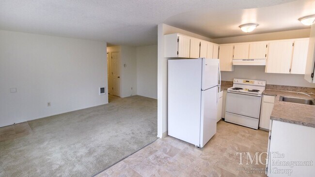 Building Photo - Freela