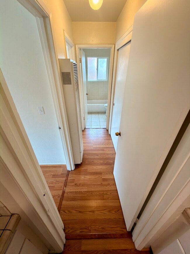 Building Photo - 1034 W Iowa Ave