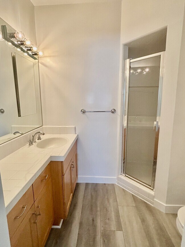 Foto del edificio - 808-812 Westmount Dr