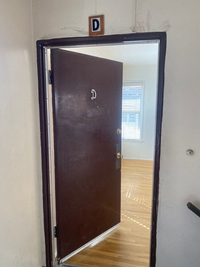 Building Photo - 176 S. Mountain View Ave.