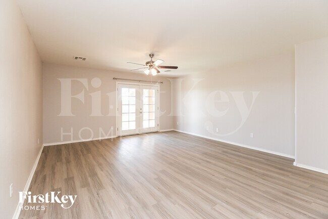 Foto del edificio - 4285 E Whitehall Dr