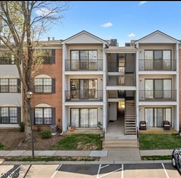 Foto principal - 81 Fisher Dr