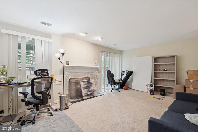 Foto del edificio - 4262 Fox Lake Dr