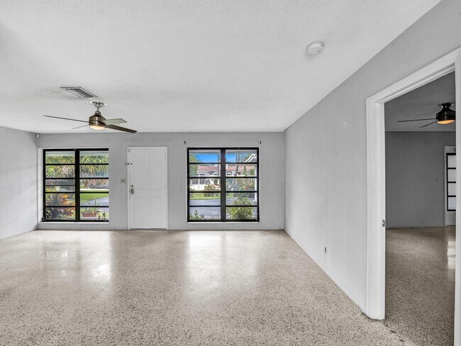 Building Photo - 2417 NE 18th Ave