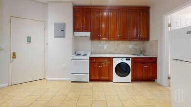 Building Photo - 318 E 80th St