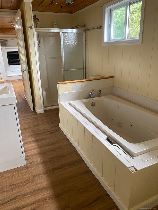 Foto del edificio - 64 Saugatuck Ave