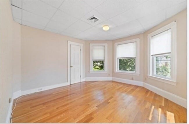 Building Photo - 1189 Warren Ave