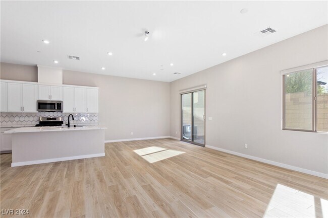 Building Photo - 3363 Santa Verdiana St