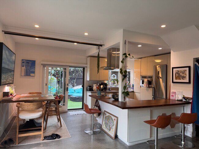 Foto del edificio - 343 Cypress Dr