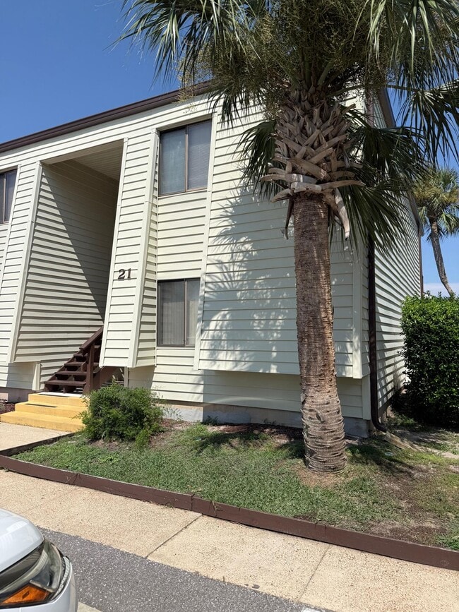 Building Photo - 308 Miracle Strip Pkwy SW