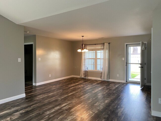 Foto del edificio - 112 Michelle Ward Ln