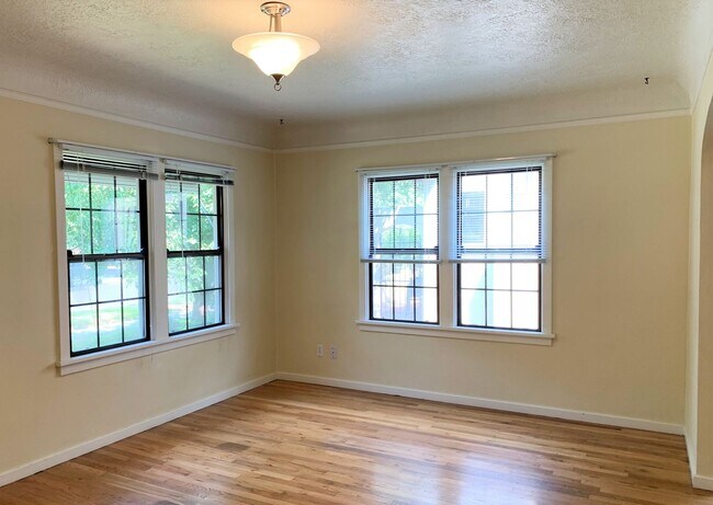 Foto del edificio - 18th St Duplex