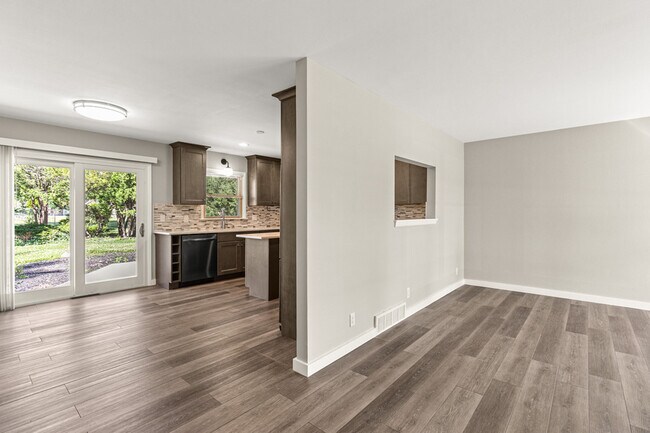Foto del edificio - N58W18330 Juniper Ln