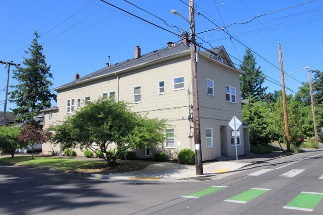 Foto del edificio - 7630 SE Woodstock Blvd