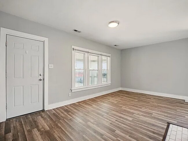 Foto del edificio - 831-833 Lilley Ave