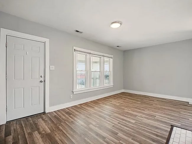 Building Photo - 831-833 Lilley Ave