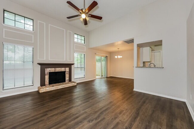 Building Photo - 2208 Gladstone Dr