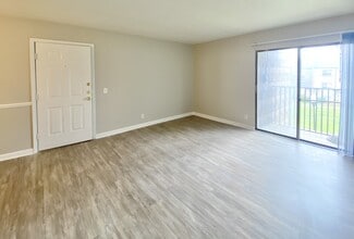 Building Photo - 112 Menlo Dr