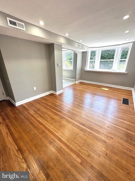 Foto del edificio - 6303 Crittenden St