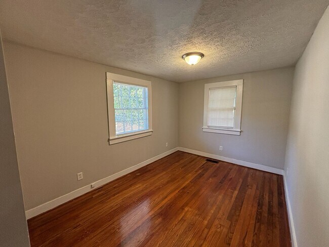 Foto del edificio - Where Style Meets Serenity — Your New Home...