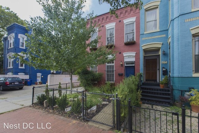 Building Photo - 417 R St NW
