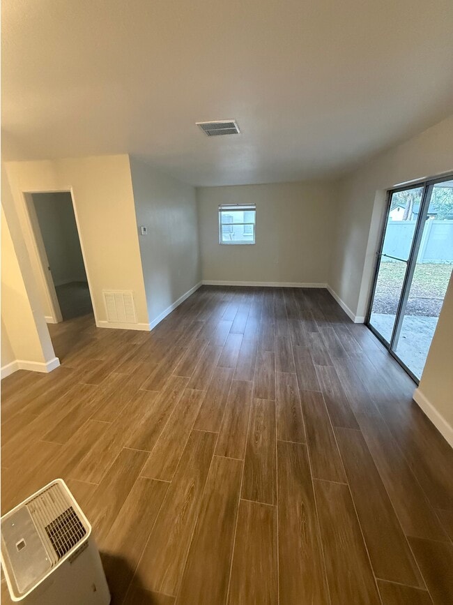 Building Photo - 7116 Oakwood Dr