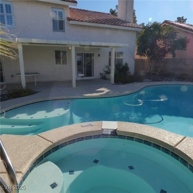 Building Photo - 31 Fantasia Ln