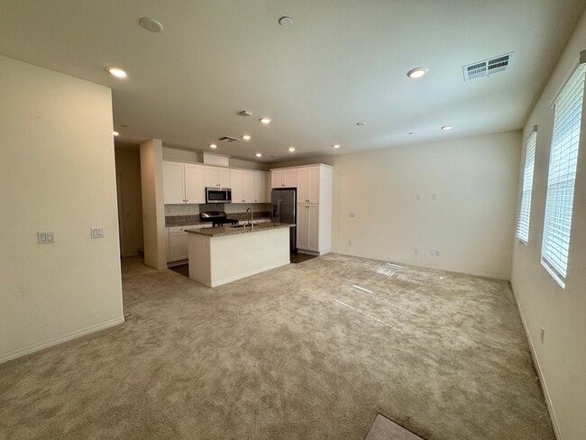 Foto del edificio - Beautiful 3Bd/2.5Ba Home in Gated Prado Co...