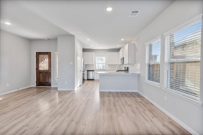 Building Photo - 10610 Scrub Oak Dr